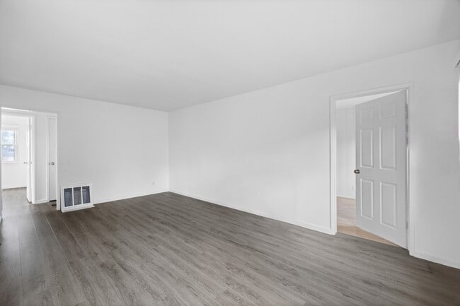 Photo - 3493 Meier St