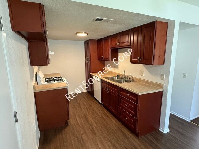 Photo - 1311 W Ave J 4
