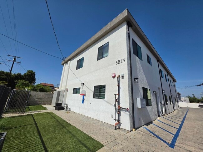 Photo - 6824 Ben Ave Unit 1