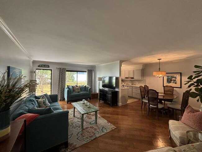 Building Photo - 8340 Manitoba St Unit 2