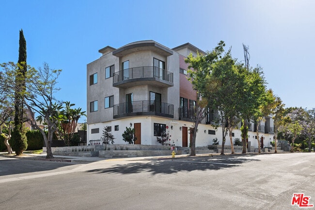 Photo - 8900 Sawyer St