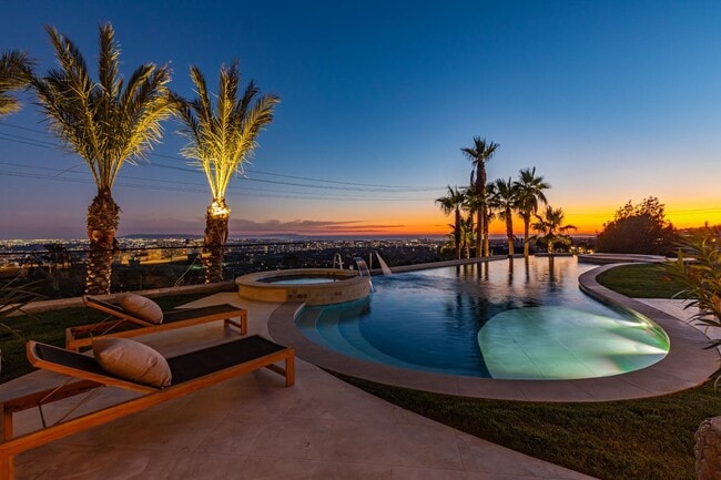 Building Photo - 1625 Summitridge Dr