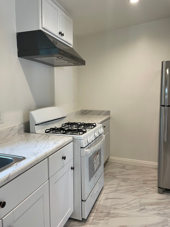 Photo - 6843 Vantage Ave