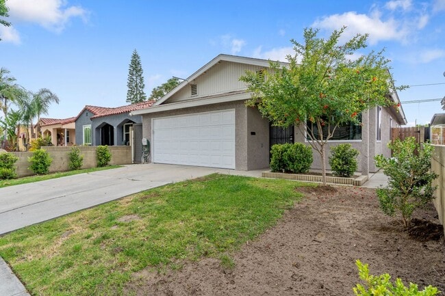 Building Photo - 1427 E 55th St