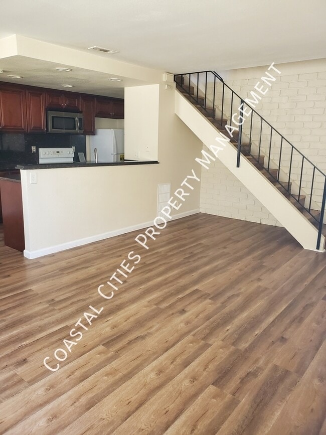 Photo - 2429 College Ln