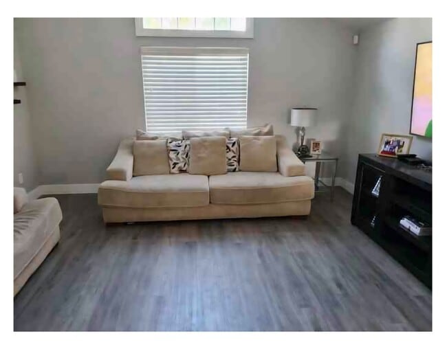 Photo - 10960 Cochran Ave