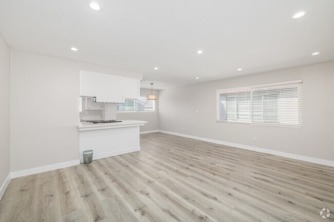 1BR, 1BA - 760SF - Living Room - 1308 Agate St