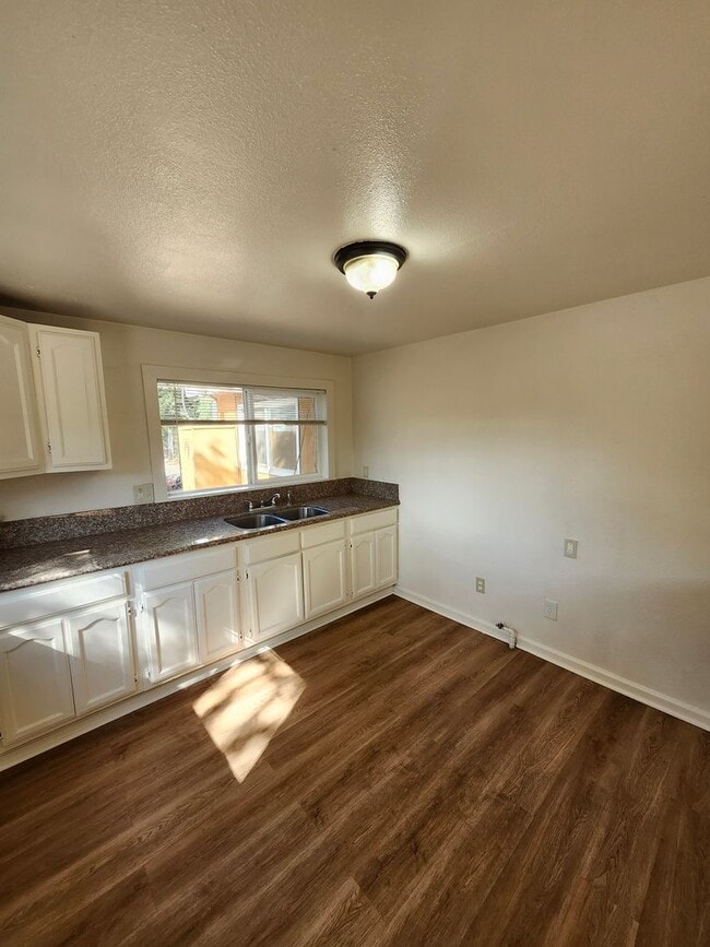 Photo - 1977 N F St Unit Back