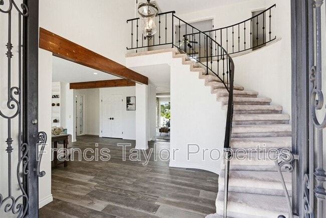 Photo - 29059 Meadow Glen Way W