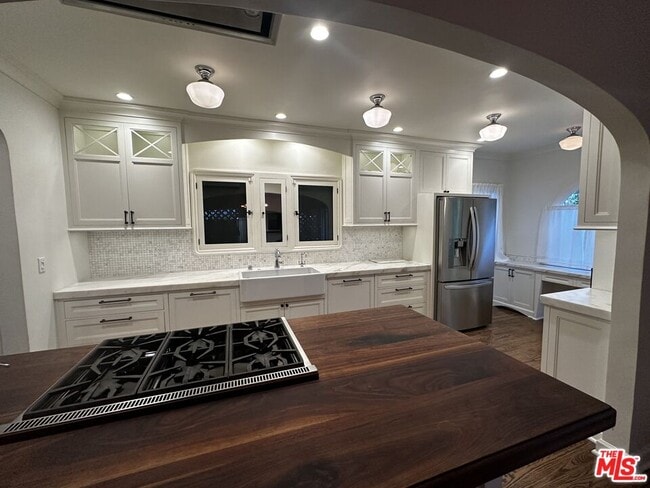 Photo - 2012 Manning Ave