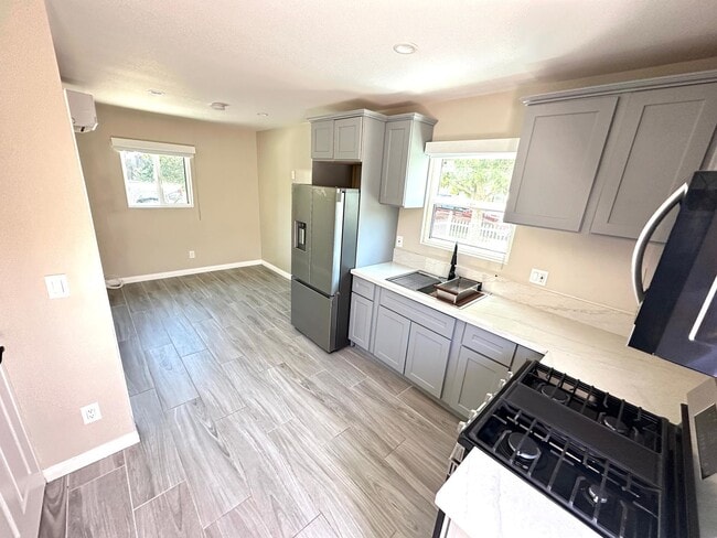 Building Photo - Gorgeous 1BD/1BA all appliances included. Move in ready!! Unit 20239 (JADU)