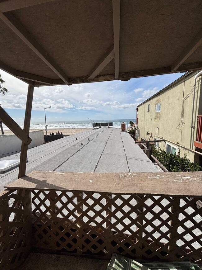 Building Photo - OD 4208-4210 Oliver Ct. Unit B