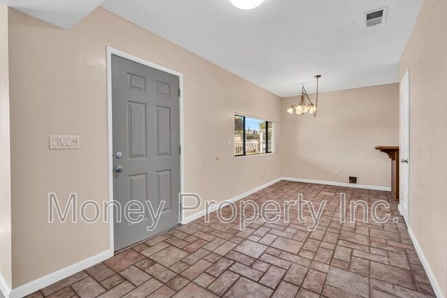 Photo - 622 Patricia Ln