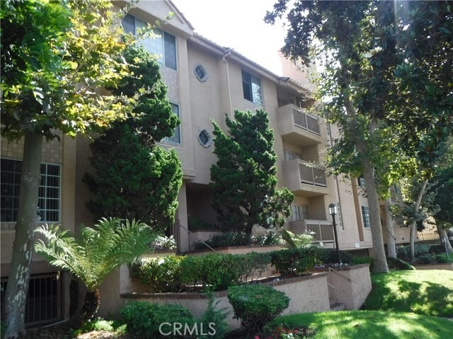Photo - 1616 S Barrington Ave Apartment Unit 201