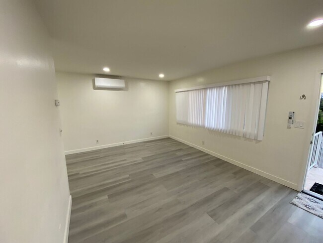 Building Photo - 26th Santa Monica Unit 1