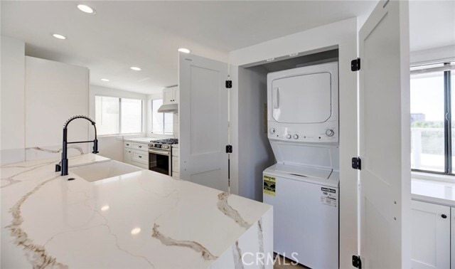Photo - 1090 Loma Dr