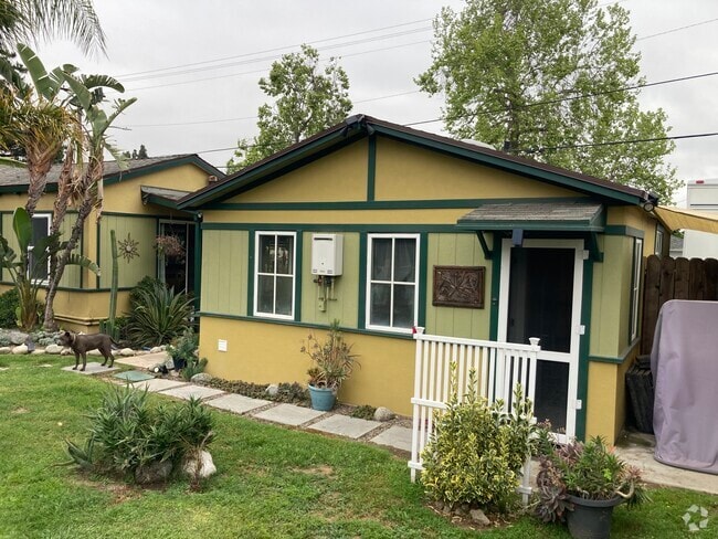 Building Photo - 1801 N Evergreen St Unit Guesthouse