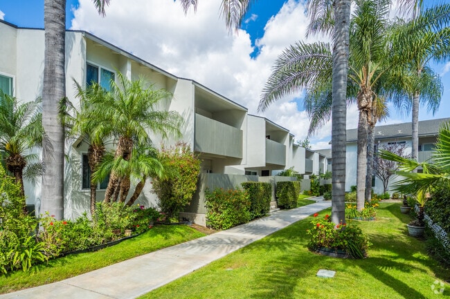 Building Photo - Lincoln-Moody Apartments