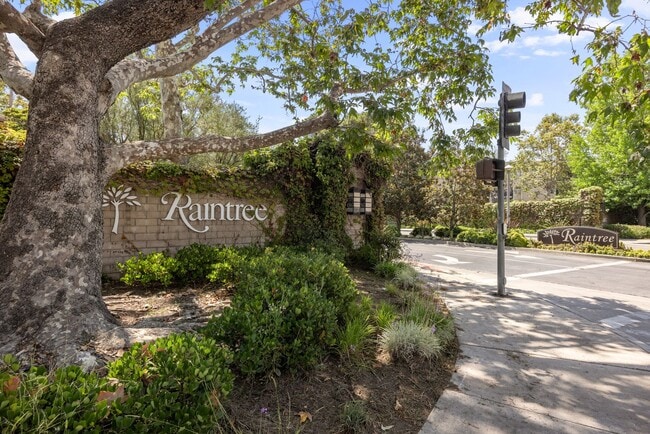 Resort-Style 2-Bed, 2-Bath Condo with Lake... - Resort-Style 2-Bed, 2-Bath Condo with Lake...