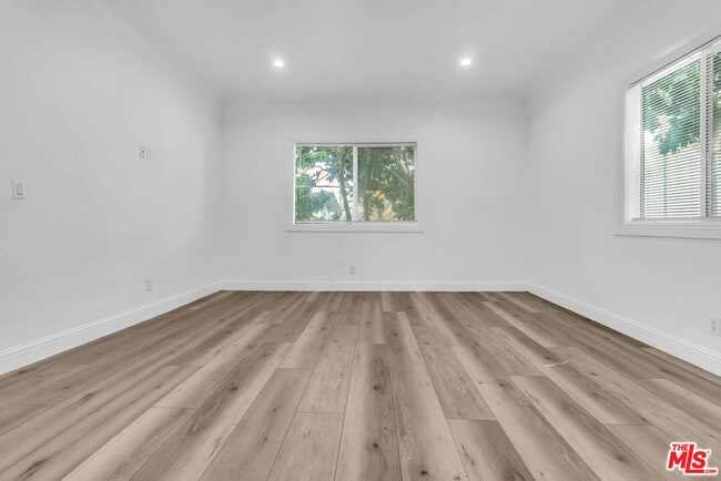 Photo - 261 W 43rd Pl