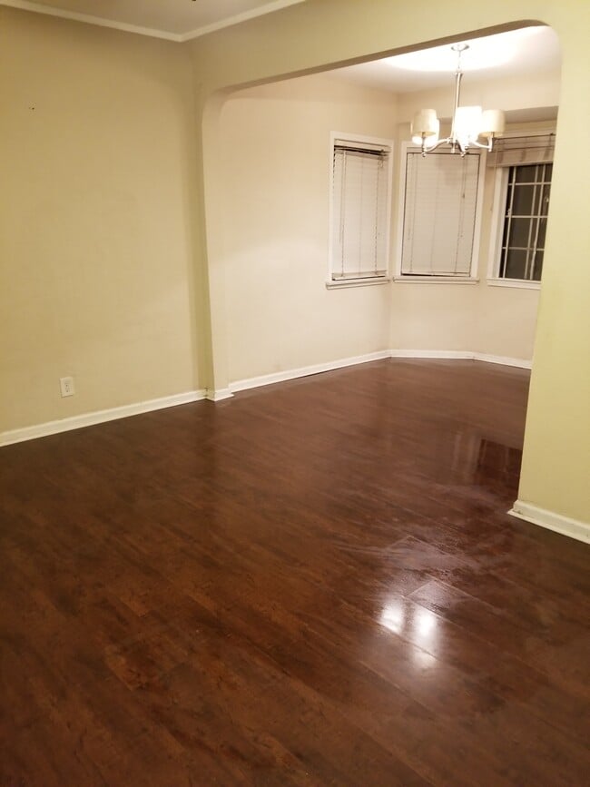 Building Photo - 2724 Ballard St Unit A