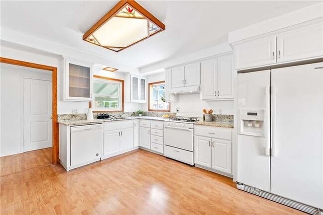 Photo - 12312 Louise St