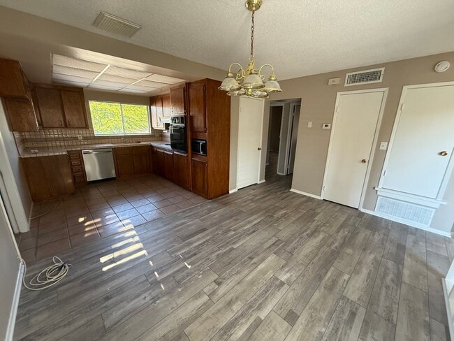 Photo - Victorville Green Tree Home- Refurbished 4 Bedrooms, 2 Bathrooms, New Paint,