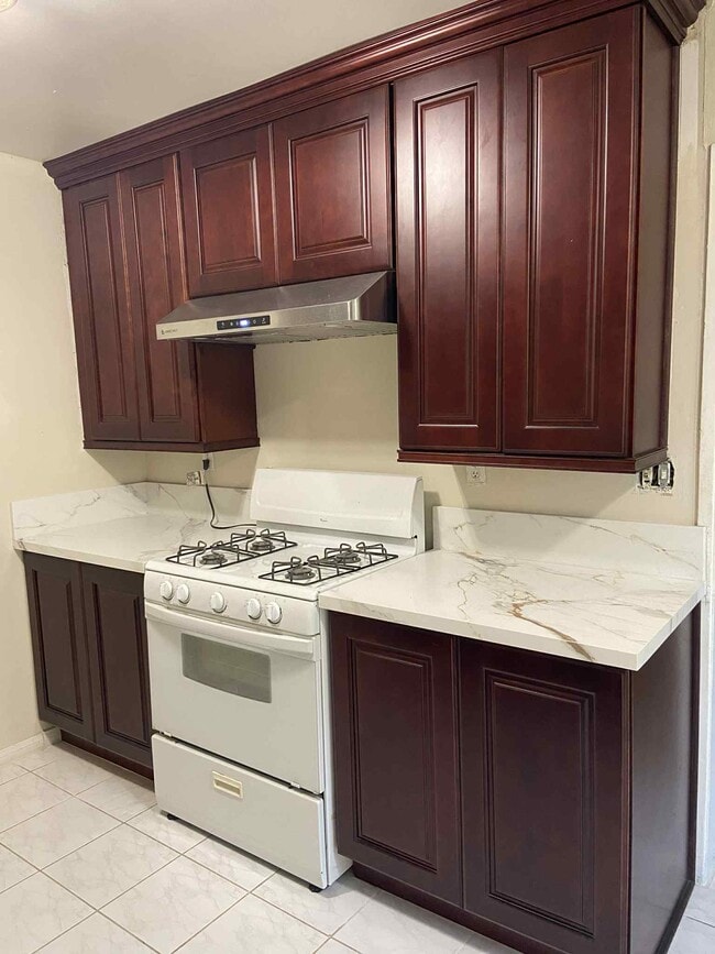 Building Photo - 4109 W 5th St Unit V4