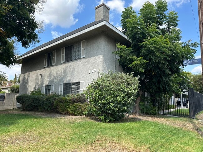 Building Photo - 11471 Bessemer St Unit 1 Rental