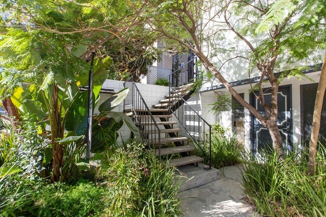 Photo - Chateau Brentwood