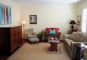 Living room w/desk - 817 6th St Unit E
