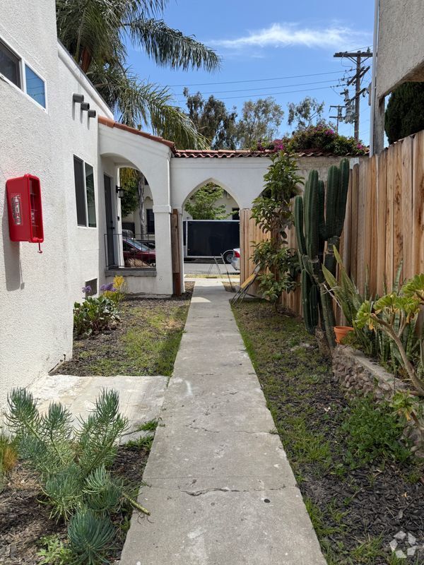 Building Photo - 455 W Cowles St Rental