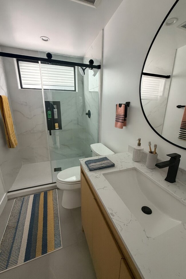 Photo - 1202 W 37th Dr Unit Room 1