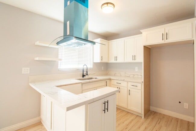 Photo - 125 E Spring St Unit 05
