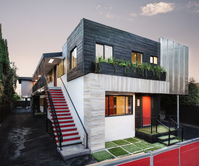 Building Photo - 1321 W. 36th Pl.