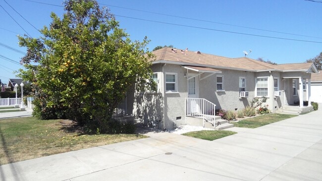 Photo - 145-147 S Batavia St Apartment Unit 145