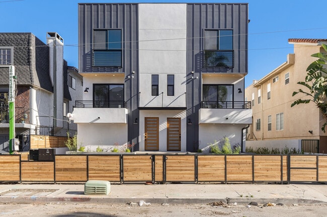 Photo - 15330 Weddington St