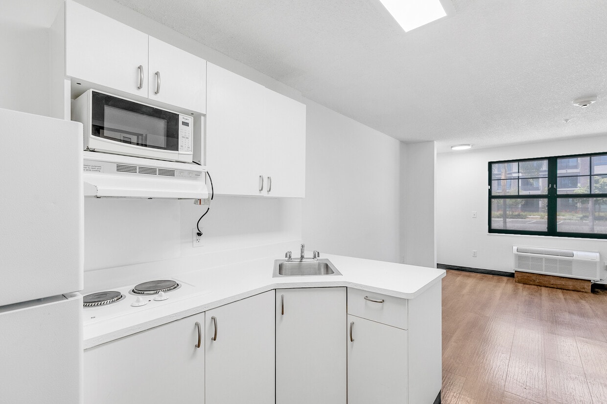 Floor Plan - Studio + 1 Bath