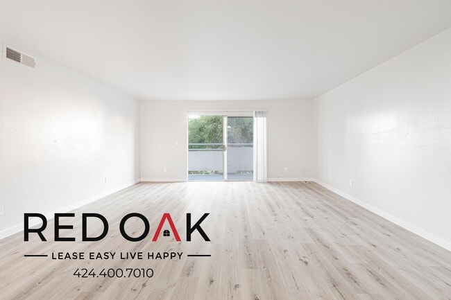 Building Photo - 14655 Sylvan St Unit 107