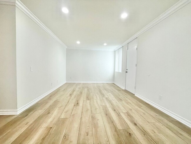 Photo - 6060 Fulton Ave Unit 9
