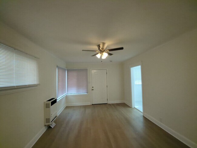 Photo - 4215-4217 S Budlong Ave Unit 4215