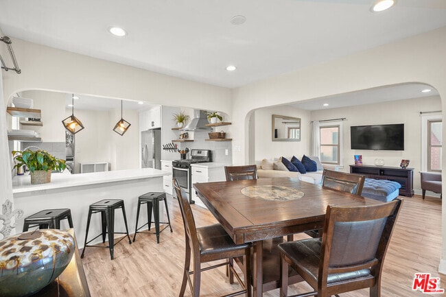 Building Photo - 1828 W 84th St Rental