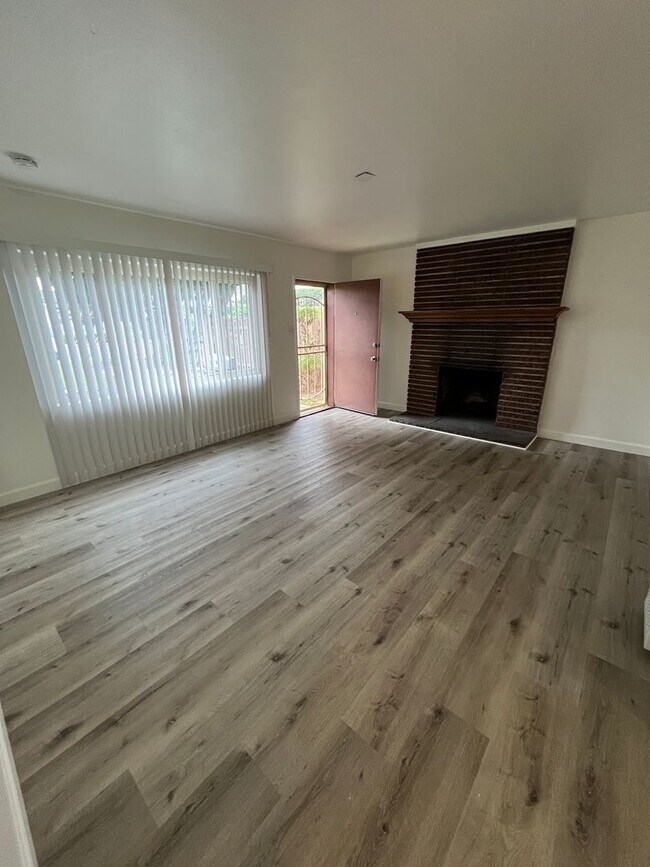 Photo - Cozy 2 bedroom and 1 bathroom near Port Hu...