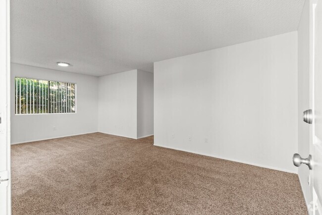 Building Photo - 1075 Loma Ave Unit 105 Rental