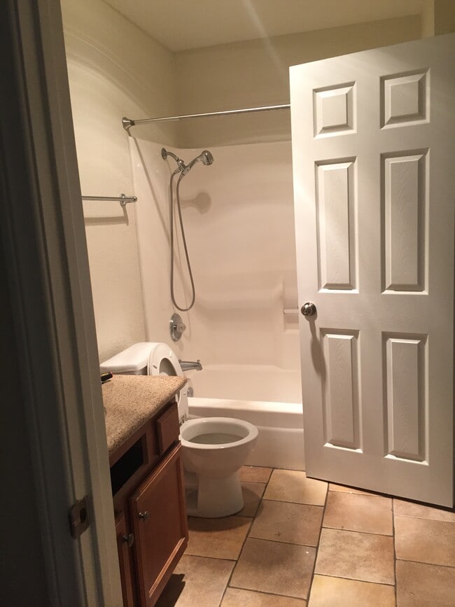 Building Photo - 432 Edgehill Ln Unit 86