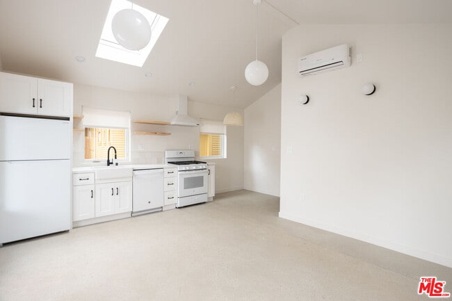 Photo - 4949 Sycamore Terrace