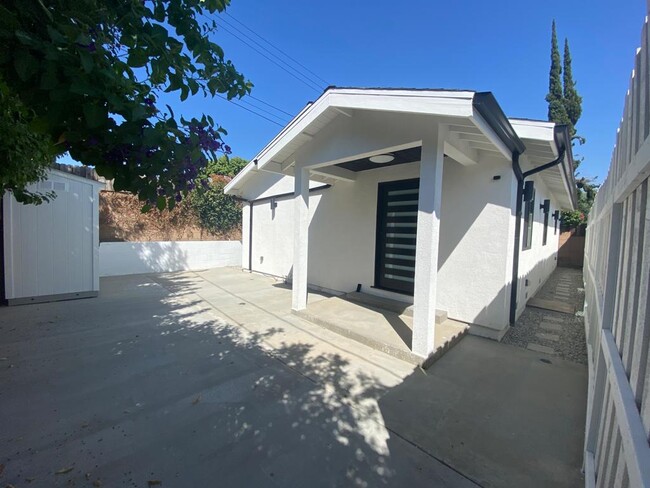 Photo - 18635 Community St