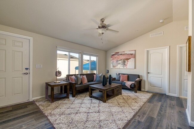 Remodeled 3 Bed/2 Bath National City - Remodeled 3 Bed/2 Bath National City Apartment Unit 1829