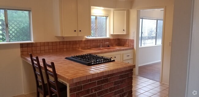 Building Photo - 2112 Clifford St Rental