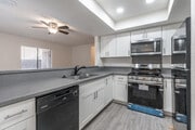 2BR, 2BA - 948SF - Kitchen - Villas at Columbia